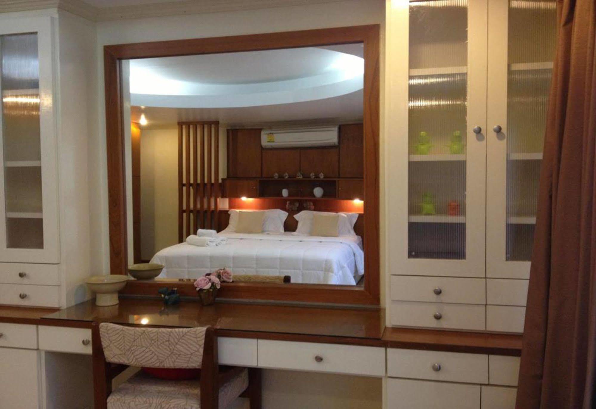 Ruankeaw Homestay Nai Harn Екстер'єр фото