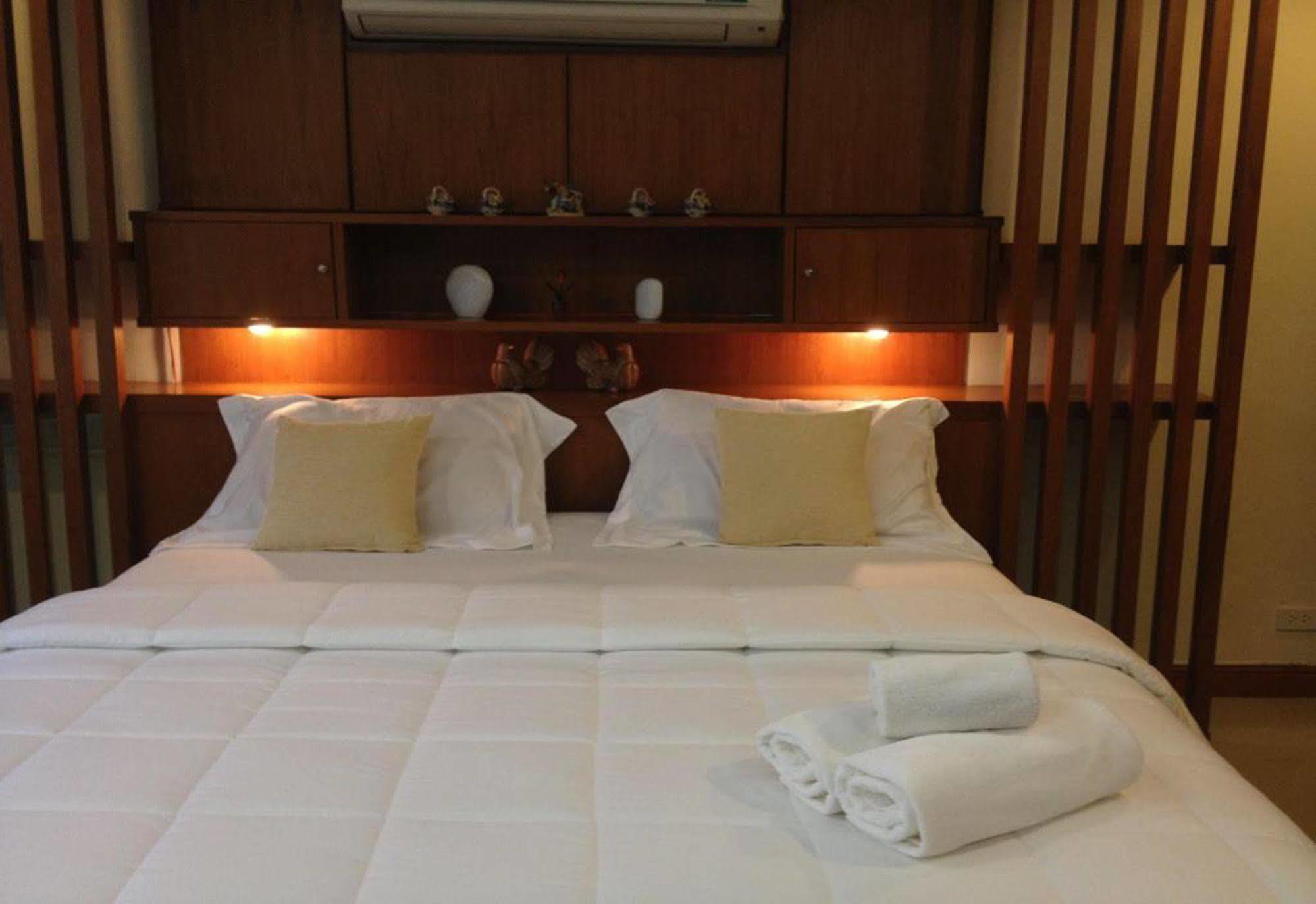 Ruankeaw Homestay Nai Harn Екстер'єр фото